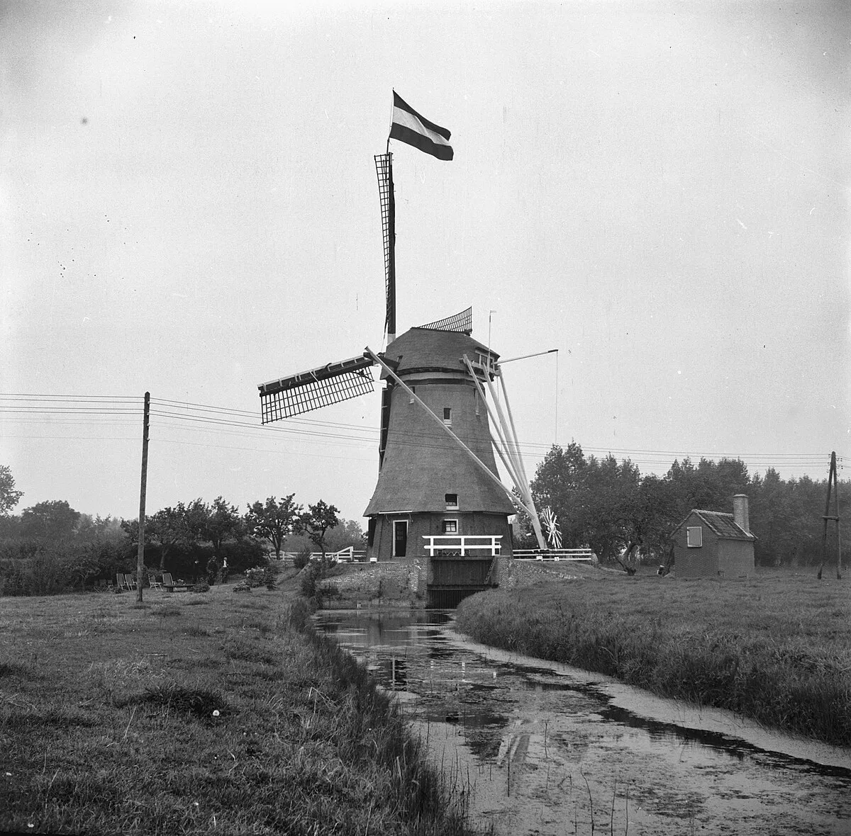 Historische zwart-wit foto van de Hoekermolen in Vreeland uit de vroege 20e eeuw